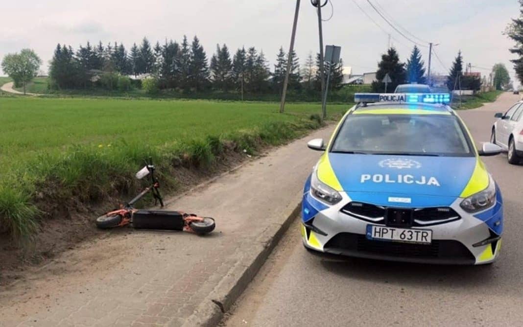 wywróciła się na hulajnodze