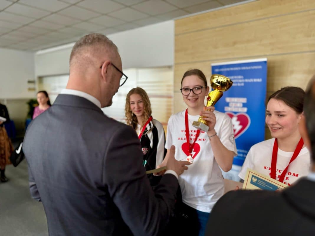 nagrodzeni młodzi ratownicy