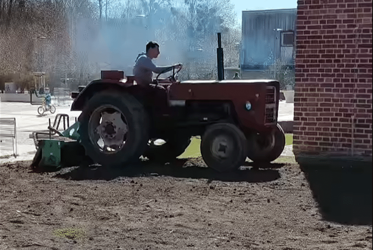 pole w centrum miasta