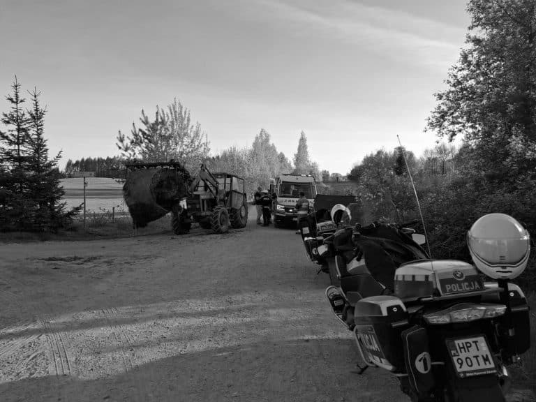 ciągnik potrącił mężczyznę z dzieckiem