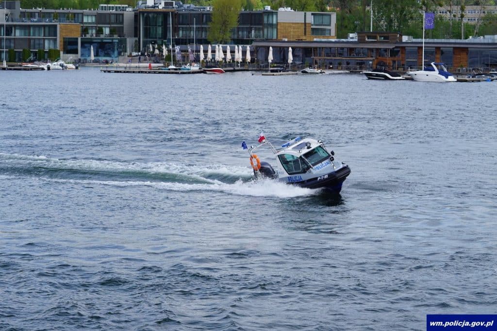 Warmińsko-mazurscy wodniacy z nowym sprzętem na start sezonu. - Policyjni wodniacy i drogówka gotowi na majówkę