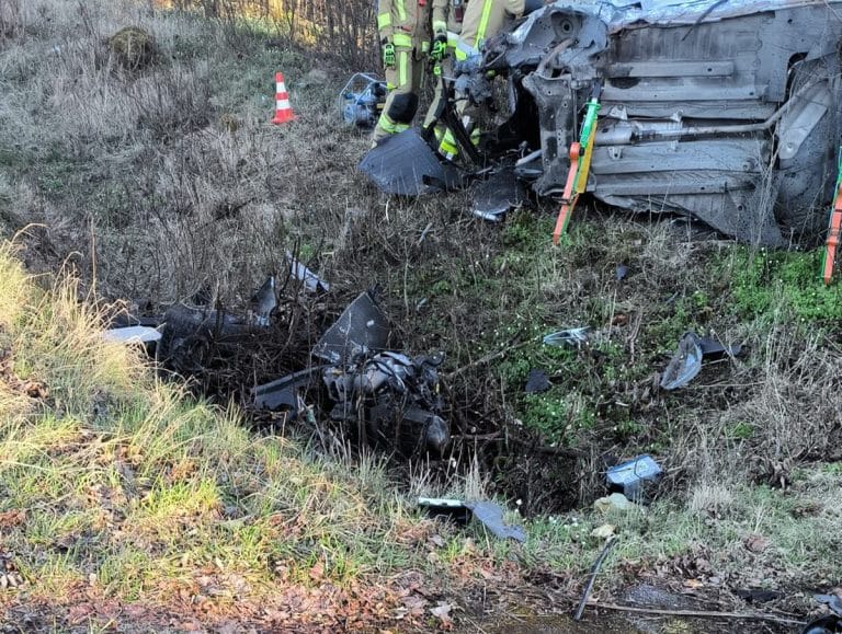 silnik wypadł z auta