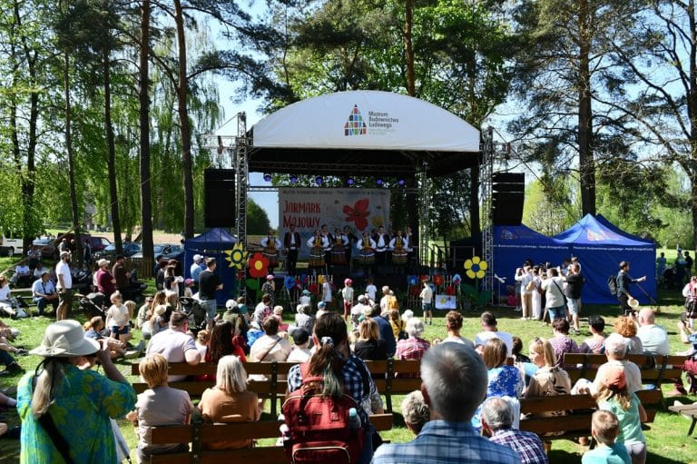 maj&oacute;wka w skansenie w Olsztynku