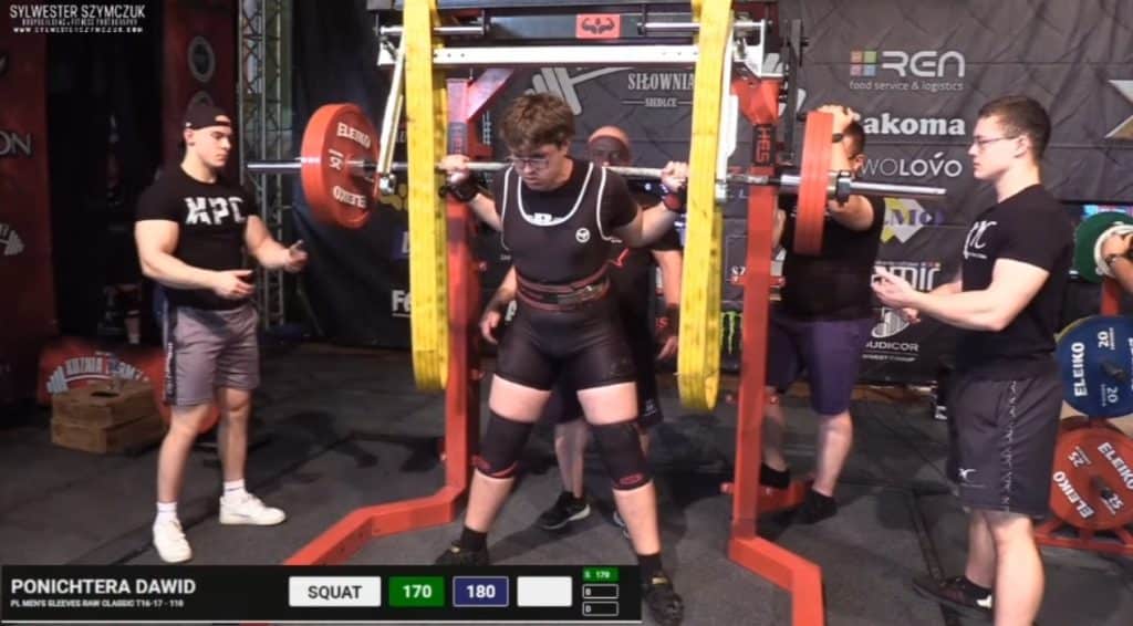 Młody zawodnik zaczynał w piwnicy, dziś ma dwa złote medale. - Siedemnastolatek z Olsztyna złotym medalistą na Mistrzostwach Polski w Trójboju Siłowym