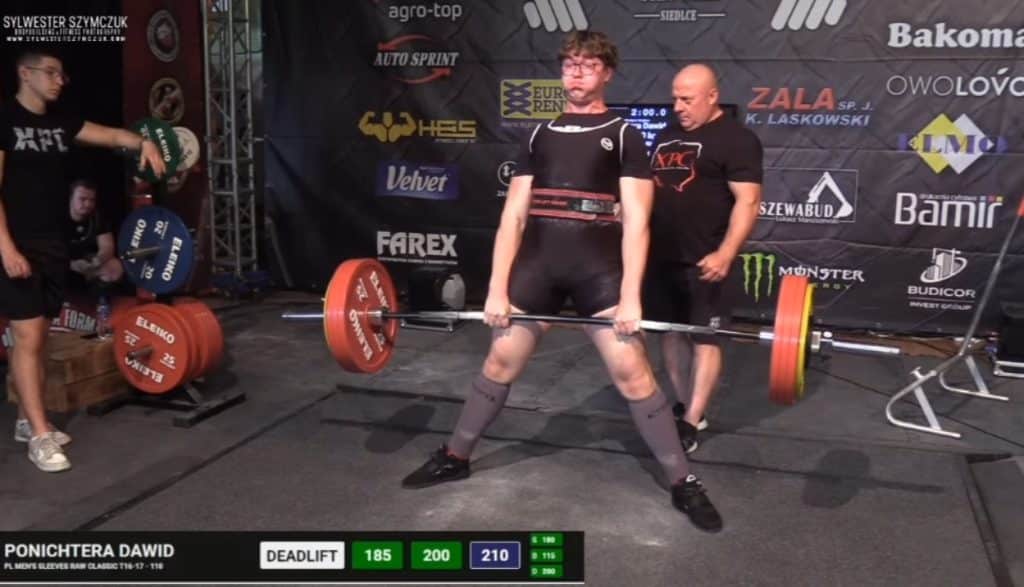 Młody zawodnik zaczynał w piwnicy, dziś ma dwa złote medale. - Siedemnastolatek z Olsztyna złotym medalistą na Mistrzostwach Polski w Trójboju Siłowym