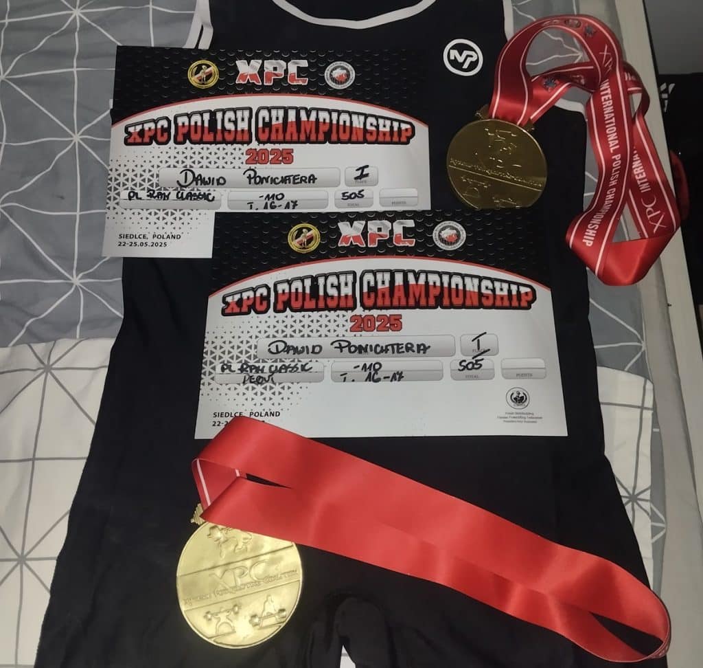 Młody zawodnik zaczynał w piwnicy, dziś ma dwa złote medale. - Siedemnastolatek z Olsztyna złotym medalistą na Mistrzostwach Polski w Trójboju Siłowym