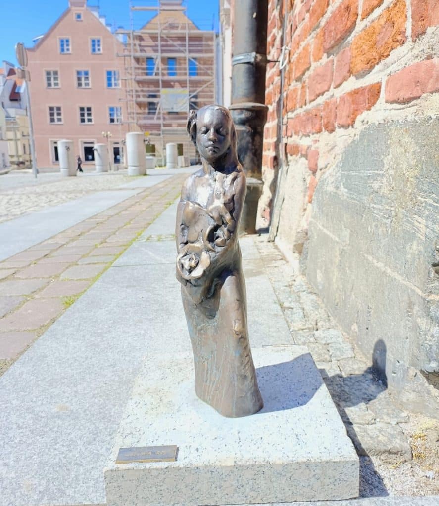 Olsztyn trochę bardziej magiczny? - W Olsztynie pojawiło się 15 małych figurek postaci nawiązujących do baśni i legend