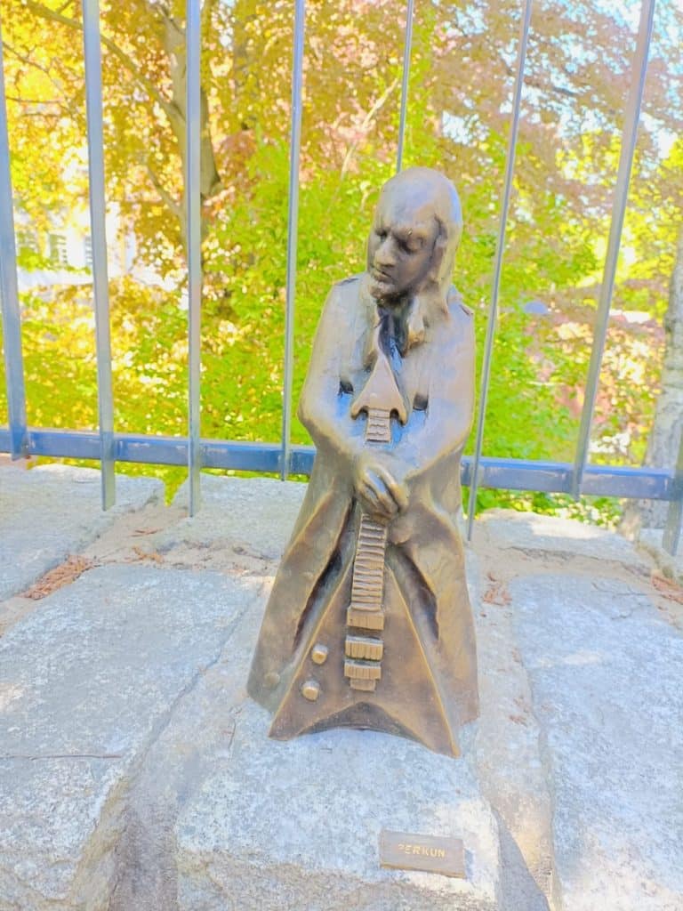 Olsztyn trochę bardziej magiczny? - W Olsztynie pojawiło się 15 małych figurek postaci nawiązujących do baśni i legend