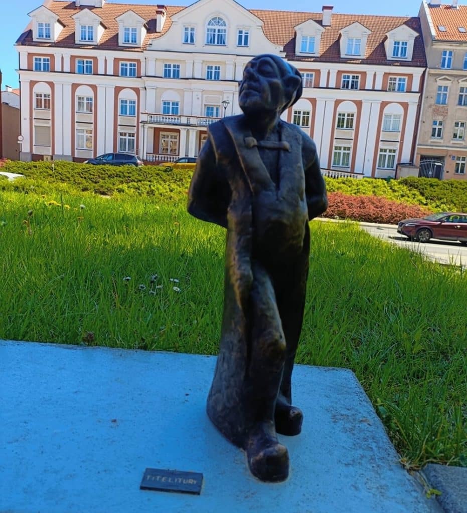 Olsztyn trochę bardziej magiczny? - W Olsztynie pojawiło się 15 małych figurek postaci nawiązujących do baśni i legend