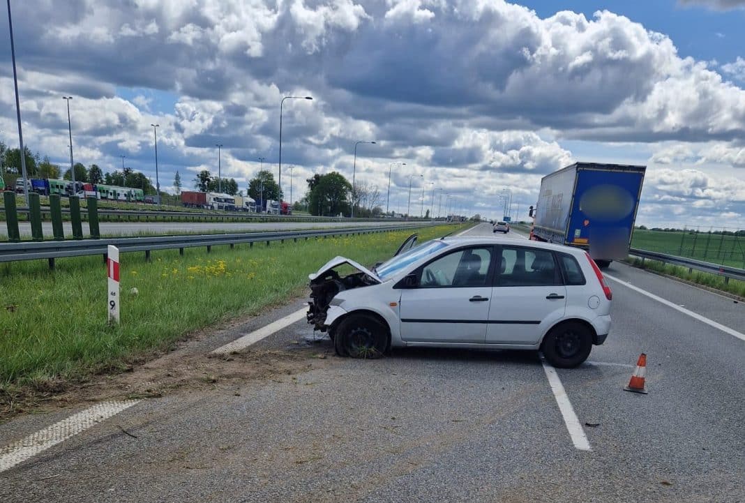 uderzył w bariery enrgochłonne na s7