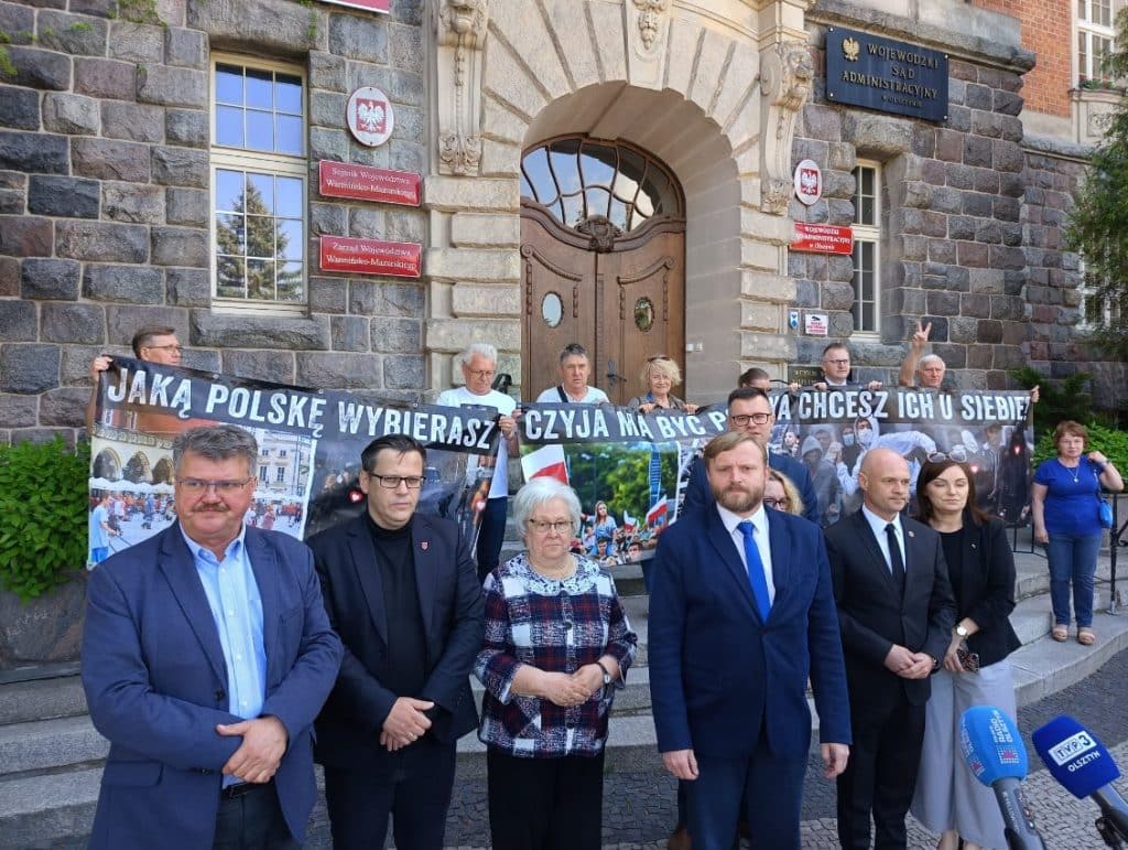 Mieszkańcy protestują przeciwko centrum dla cudzoziemców w Olsztynie. - Burza wokół centrum integracji nielegalnych imigrantów w Olsztynie. Do urzędu wkroczyła policja