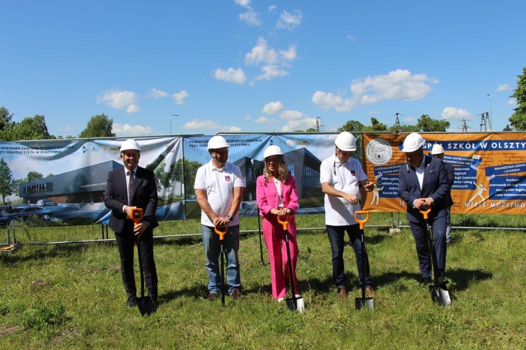 wbicie pierwszej łopaty w Olsztynku