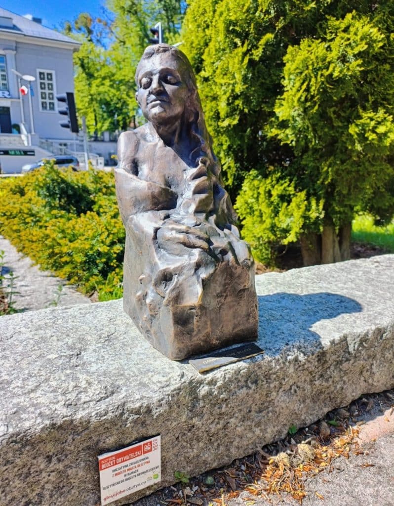 Olsztyn trochę bardziej magiczny? - W Olsztynie pojawiło się 15 małych figurek postaci nawiązujących do baśni i legend