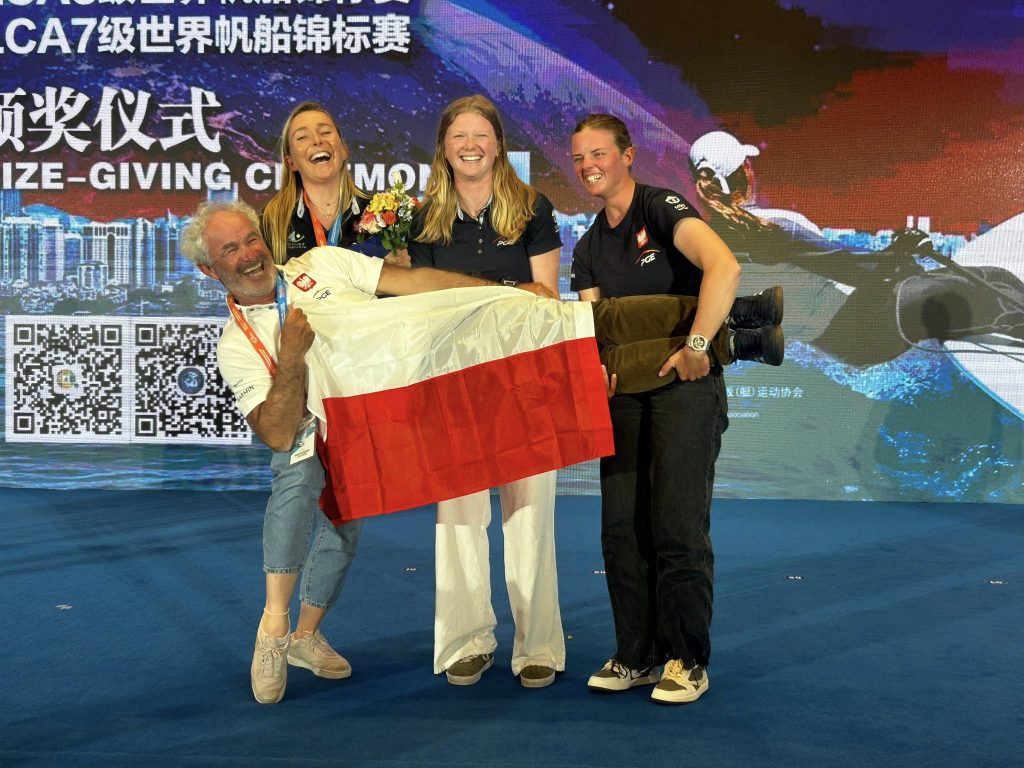 Srebro w olimpijskiej klasie ILCA 6! Wielki sukces zawodniczki z Mazur. - Żeglarka z Mazur wicemistrzynią świata!