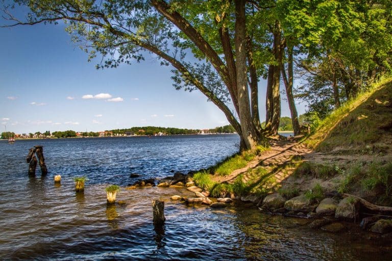 nadbrzeże jeziora