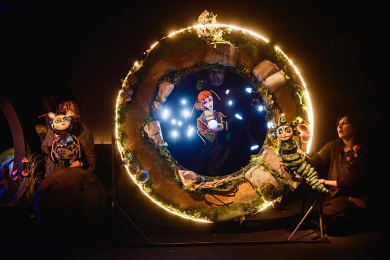 kadr ze spektaklu "Zmień się"