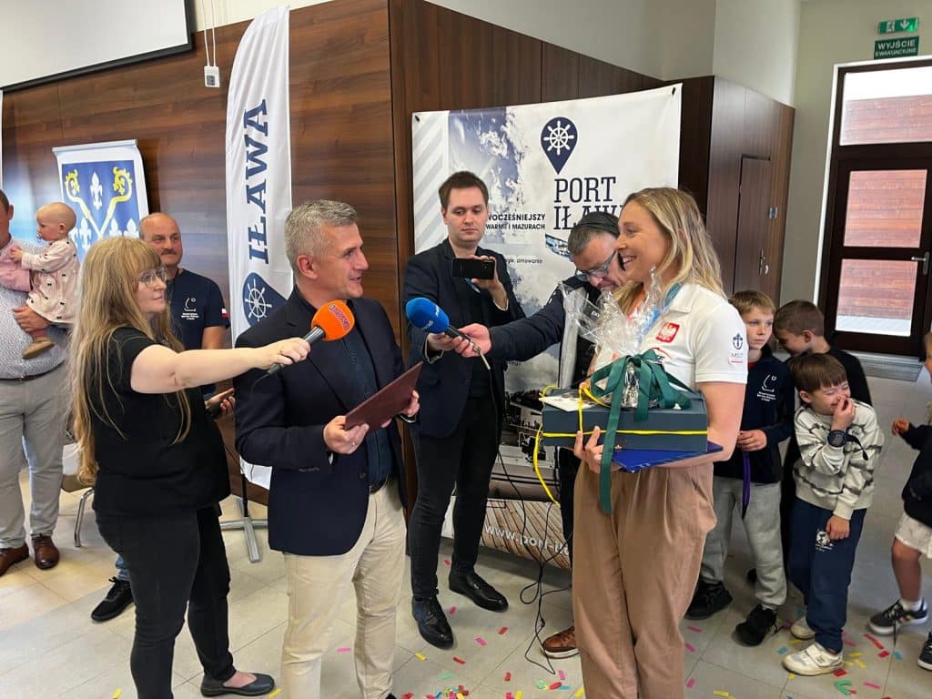 Srebro w olimpijskiej klasie ILCA 6! Wielki sukces zawodniczki z Mazur. - Żeglarka z Mazur wicemistrzynią świata!