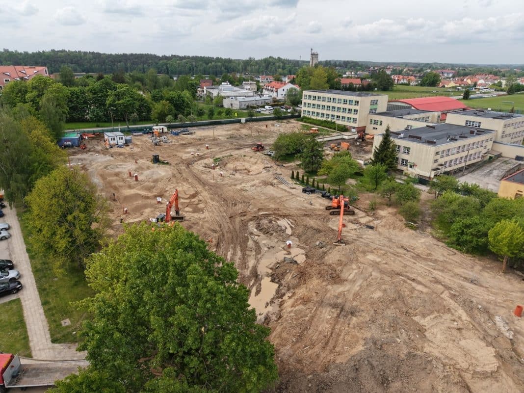 budowa kompleksu sportowo-rekreacyjnego w Mikołajkach