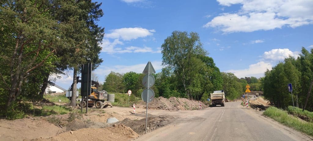 Kierowców czekają objazdy. - Mazury zakorkowane - trwa remont kluczowej drogi wojewódzkiej