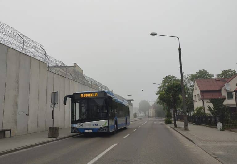 autobus dla osób ewakuowanych
