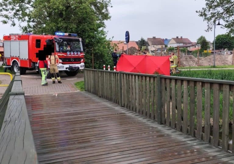 służby ratują mężczyznę