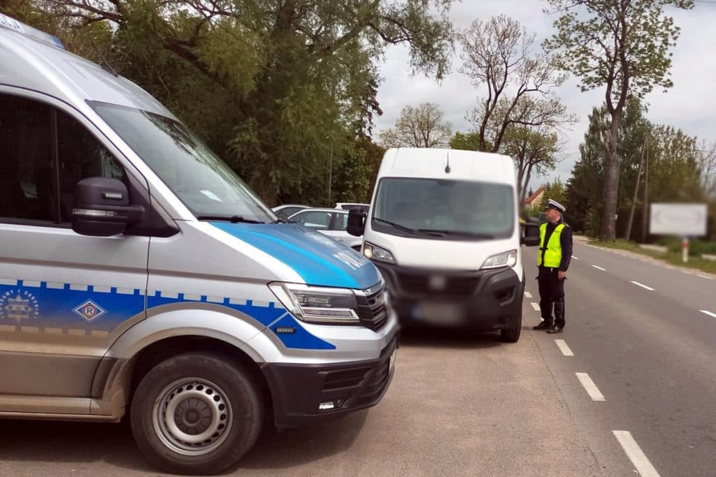 Kurierzy na gazie i bez hamulców? – Dosłownie! ☹️ - Kurierzy na kacu? Wyniki: 330 kontroli, 220 wykroczeń!