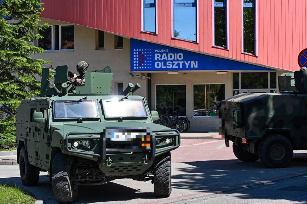 samochody wojskowe pod Radiem Olsztyn