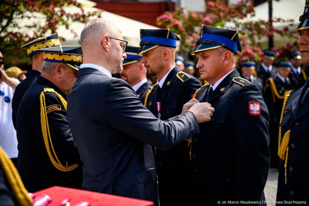 Wojewódzkie Obchody Dnia Strażaka. - Tłumy na Starym Mieście i łzy wzruszenia. Tak Warmia i Mazury dziękowały strażakom
