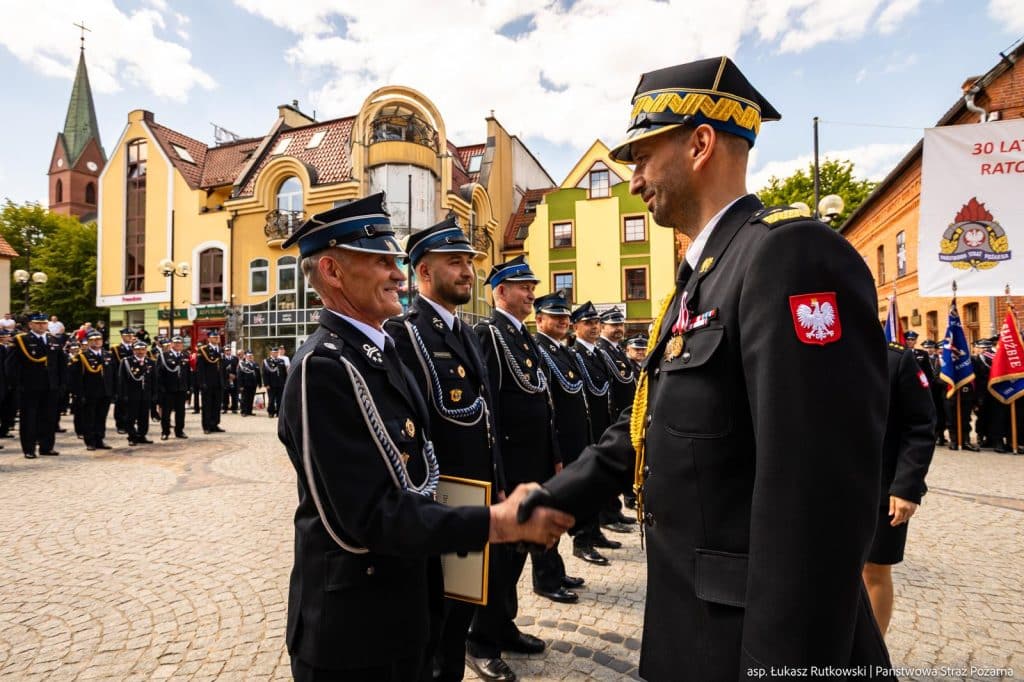 Wojewódzkie Obchody Dnia Strażaka. - Tłumy na Starym Mieście i łzy wzruszenia. Tak Warmia i Mazury dziękowały strażakom
