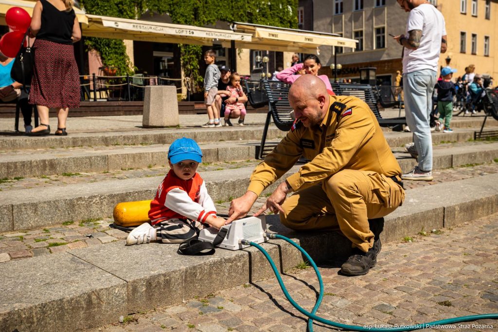 Wojewódzkie Obchody Dnia Strażaka. - Tłumy na Starym Mieście i łzy wzruszenia. Tak Warmia i Mazury dziękowały strażakom