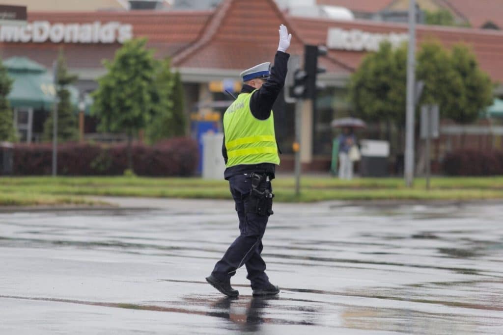 Studenci maszerowali w dobrych humorach mimo deszczu. - Studencka Parada Wydziałów przeszła ulicami Olsztyna. Rozpoczęła się Kortowiada 2025!