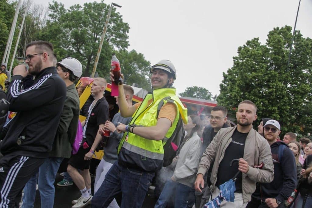 Studenci maszerowali w dobrych humorach mimo deszczu. - Studencka Parada Wydziałów przeszła ulicami Olsztyna. Rozpoczęła się Kortowiada 2025!