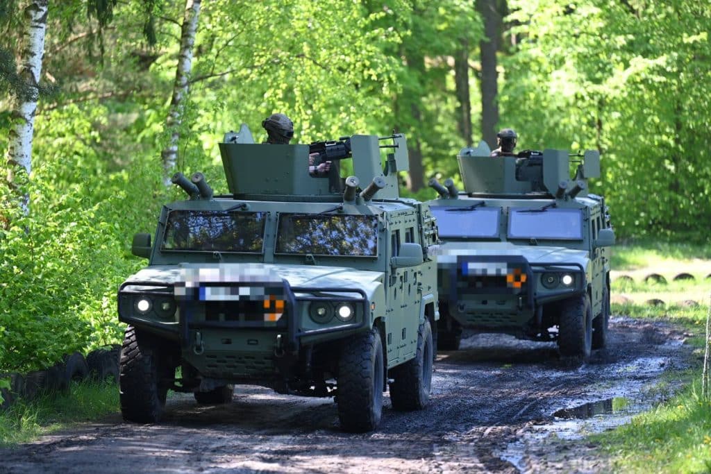 Zamieszanie w olsztyńskiej rozgłośni! Dziennikarze musieli opuścić budynek. - Ewakuacja Radia Olsztyn przez wojsko