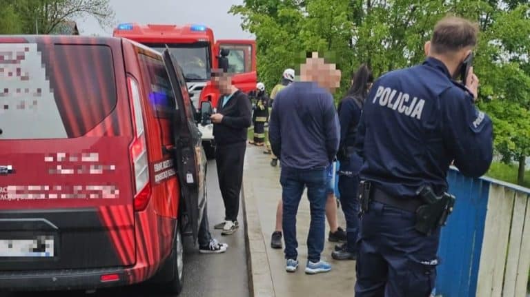 Dramatyczne sceny w Bartągu. Przypadkowy świadek uratował 19-latka przed skokiem