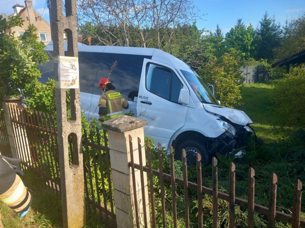 wypadek busa pod Olsztynem