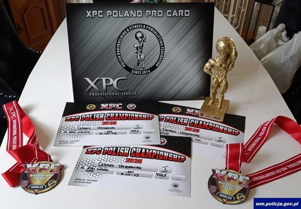 Startował w trzech kategoriach. Wygrał wszystkie. - Asp. Cezary Urbaniak wygrał Mistrzostwa Polski siłaczy
