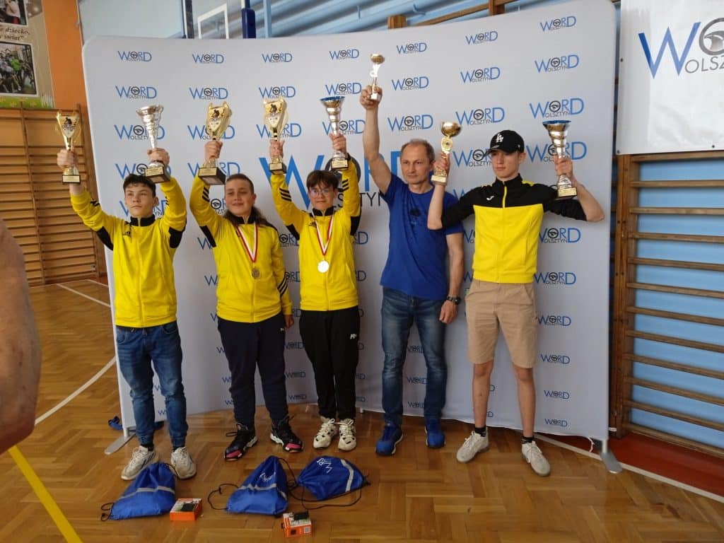 Młodzi mistrzowie bezpieczeństwa drogowego wyłonieni. Oto najlepsi z Warmii i Mazur. - Mistrzowie przepisów ruchu drogowego z Warmii i Mazur. Dorośli mogą się od nich uczyć