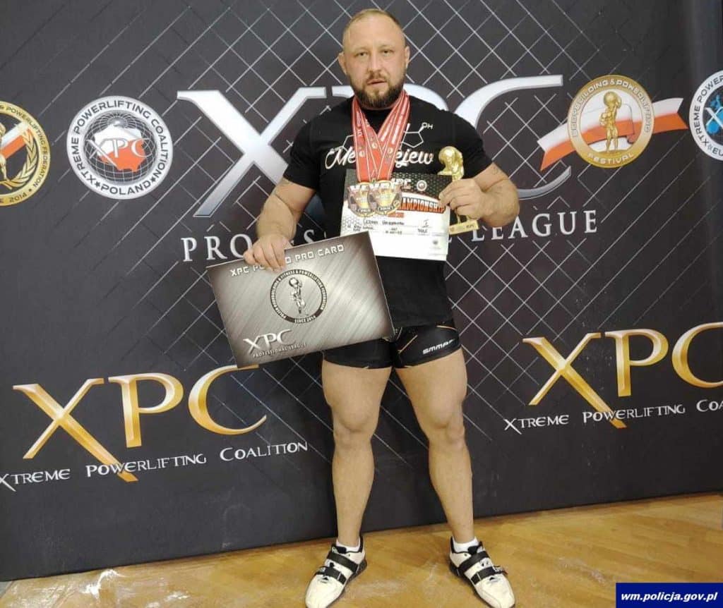 Startował w trzech kategoriach. Wygrał wszystkie. - Asp. Cezary Urbaniak wygrał Mistrzostwa Polski siłaczy