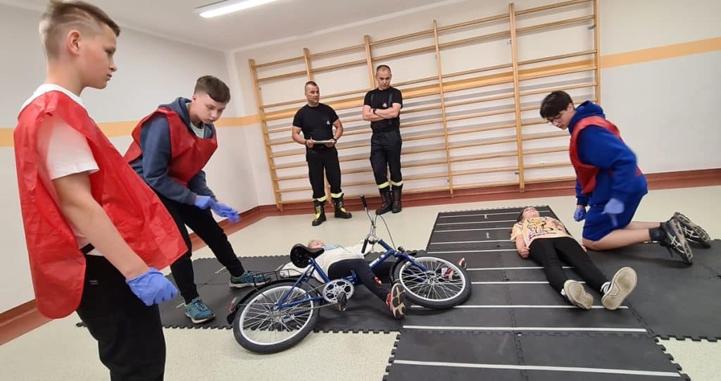 Młodzi mistrzowie bezpieczeństwa drogowego wyłonieni. Oto najlepsi z Warmii i Mazur. - Mistrzowie przepisów ruchu drogowego z Warmii i Mazur. Dorośli mogą się od nich uczyć