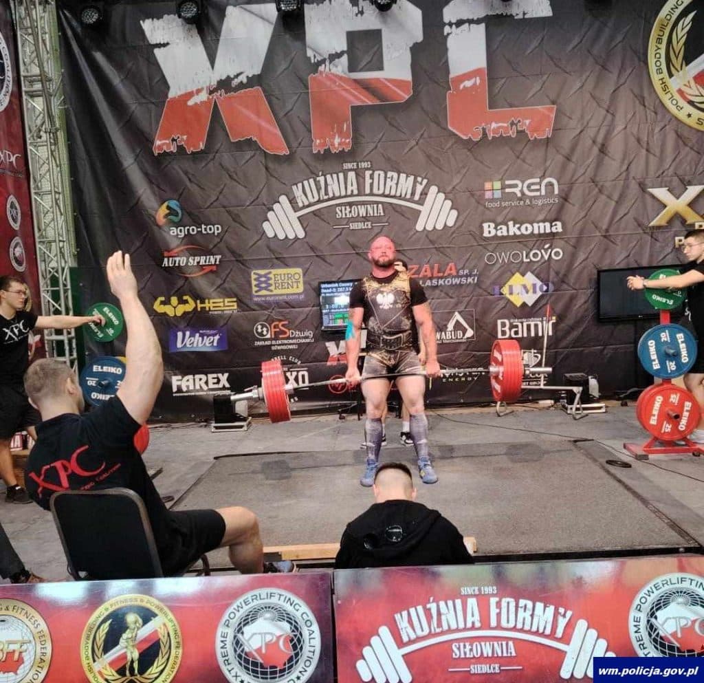Startował w trzech kategoriach. Wygrał wszystkie. - Asp. Cezary Urbaniak wygrał Mistrzostwa Polski siłaczy