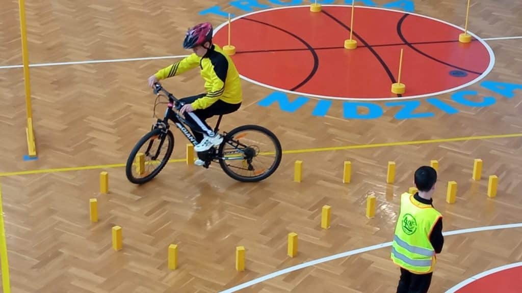 Młodzi mistrzowie bezpieczeństwa drogowego wyłonieni. Oto najlepsi z Warmii i Mazur. - Mistrzowie przepisów ruchu drogowego z Warmii i Mazur. Dorośli mogą się od nich uczyć