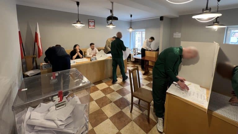 głosowanie w areszcie