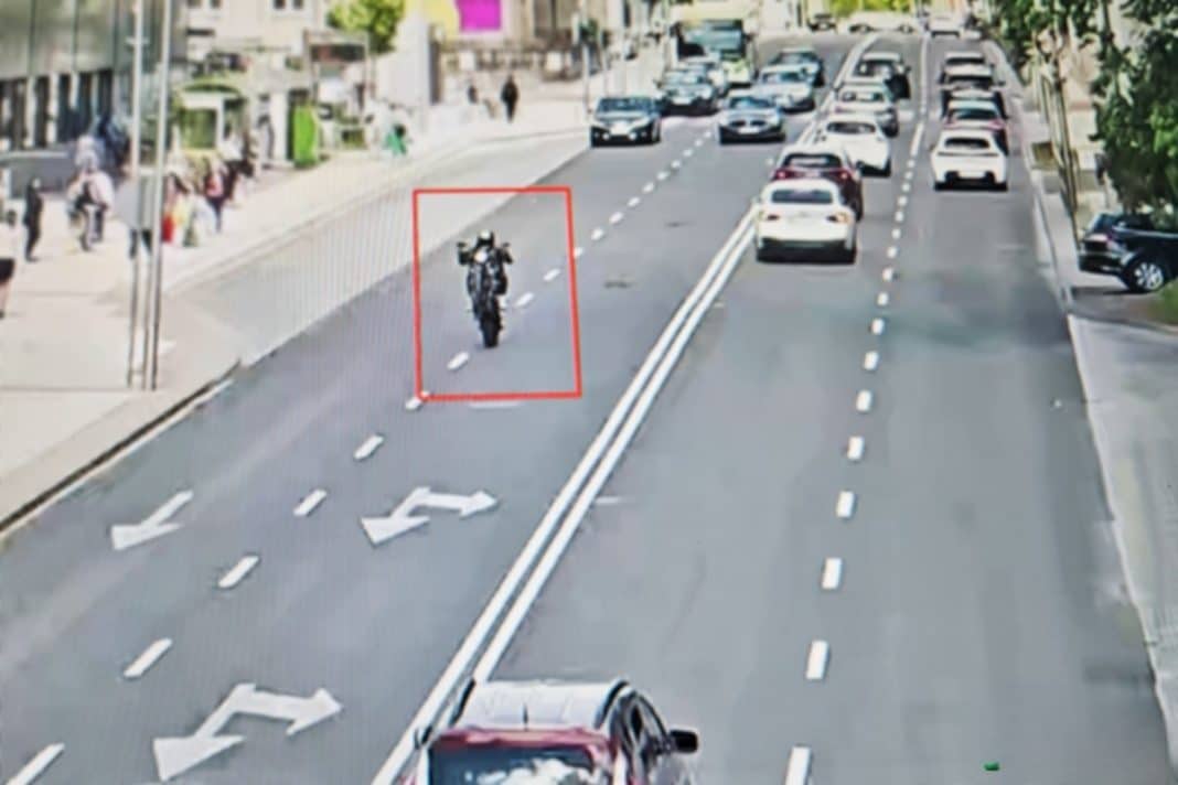 brawurowa jazda motocyklisty