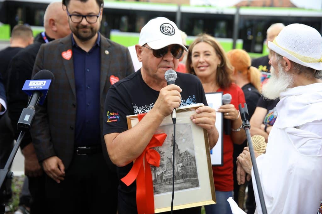 Rondo WOŚP już oficjalnie na mapie Olsztyna. - Jerzy Owsiak otworzył Plac Wielkiej Orkiestry Świątecznej Pomocy w Olsztynie