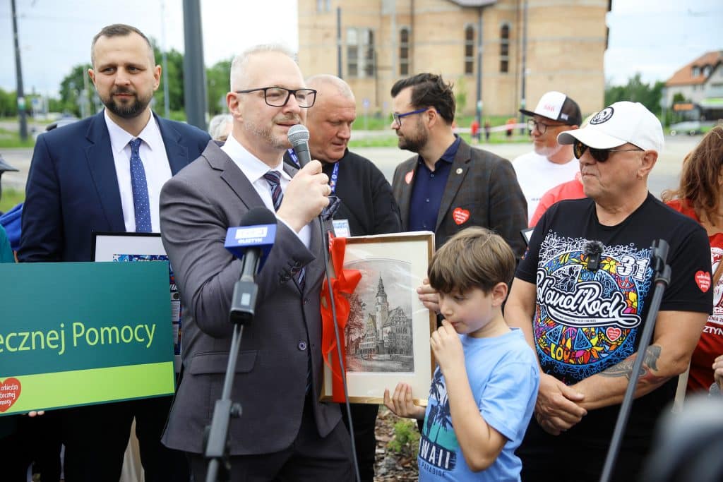 Rondo WOŚP już oficjalnie na mapie Olsztyna. - Jerzy Owsiak otworzył Plac Wielkiej Orkiestry Świątecznej Pomocy w Olsztynie