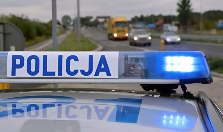 radiowóz podczas kontroli drogowej