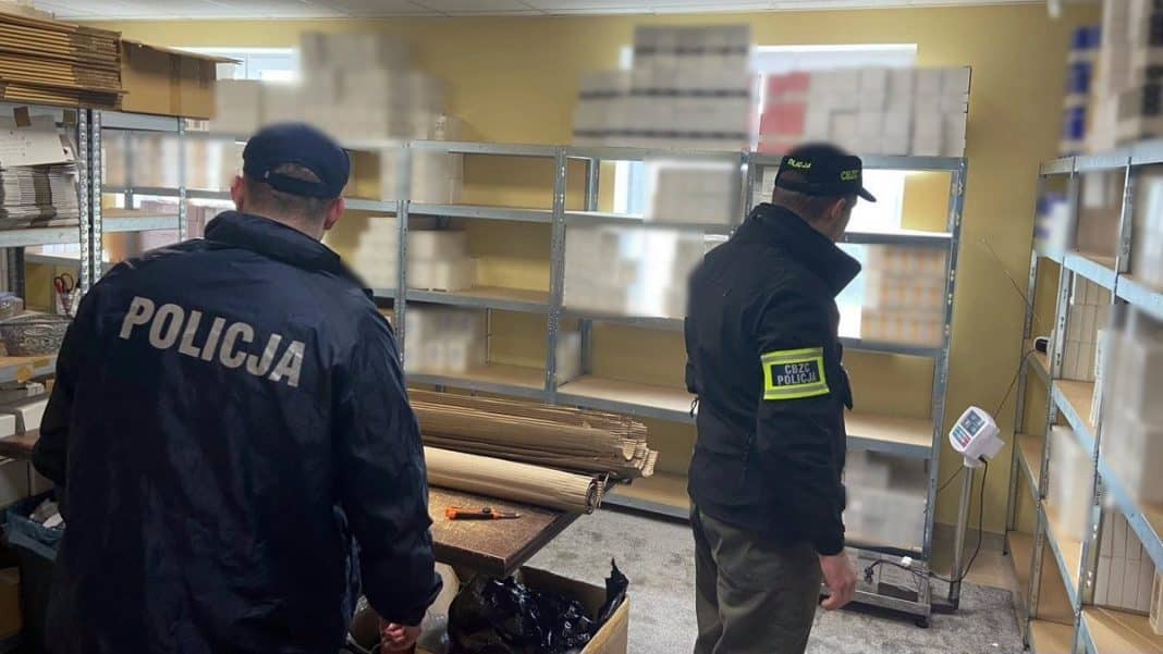policja odkryła magazyn perfum