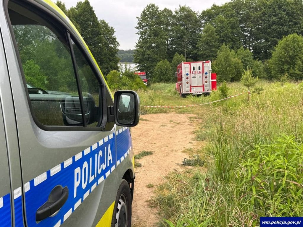Odnaleziono tylko puste kajaki. - Nurkowie szukają trzech nastolatków, którzy zaginęli na jeziorze