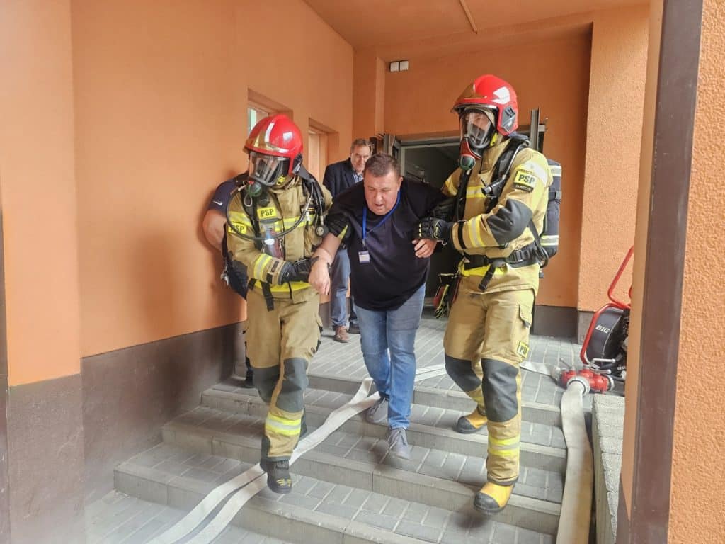 Kilka wozów Komendy Miejskiej Państwowej Straży Pożarnej w Olsztynie przyjechało dziś na sygnale do Szpitala Dziecięcego w Olsztynie. - Straż pożarna w Szpitalu Dziecięcym