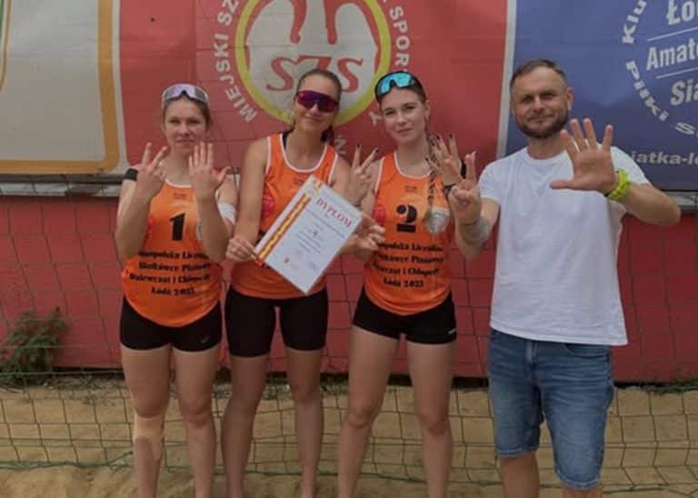 młode siatkarki z LO XII